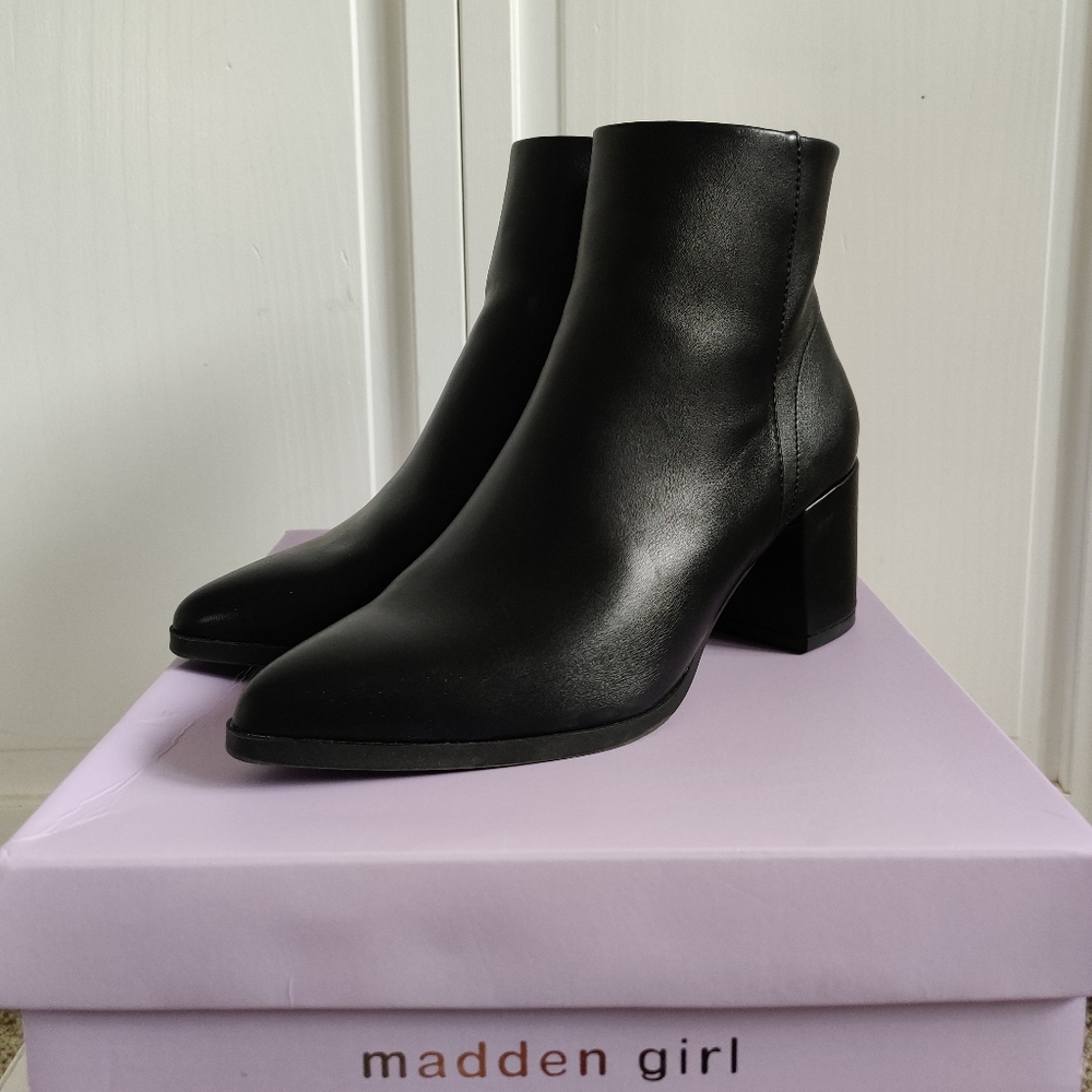 Madden Girl Black Booties NIB Size 6